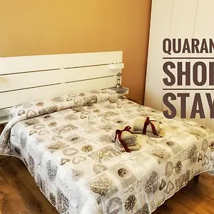 Quaranta Short Appartamento